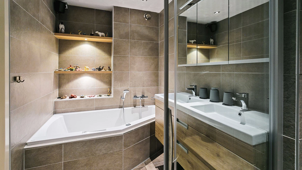 26 2019 Bogaard Wilke Badkamerbruin L HR